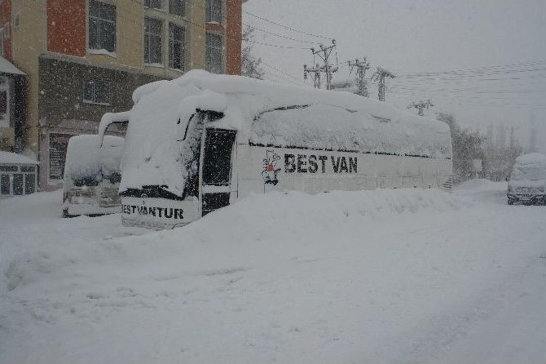 Y&uuml;ksekova&rsquo;da Hayat Durma Noktasına Geldi