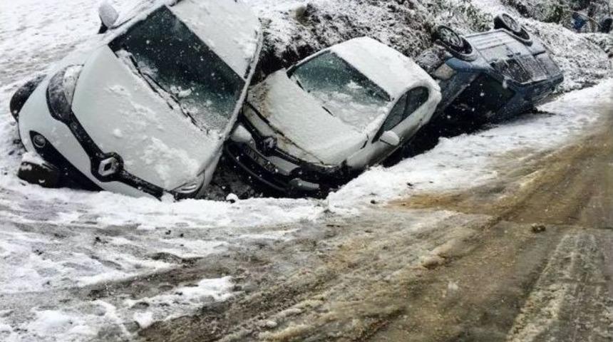 Rize&rsquo;de Kar Yağışı Kazaları Da Peşinden Getirdi