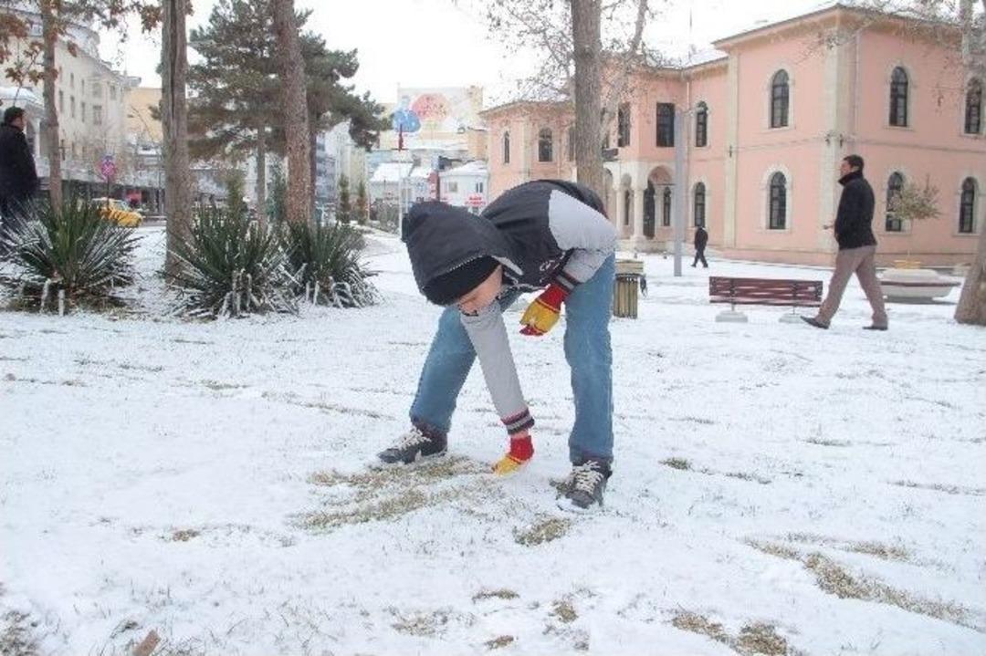 Elazığ Yeni Yıla Karla Uyandı