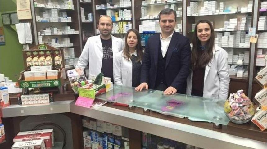 Başkan Yemenici, Yılbaşına Eczanesinde Girdi