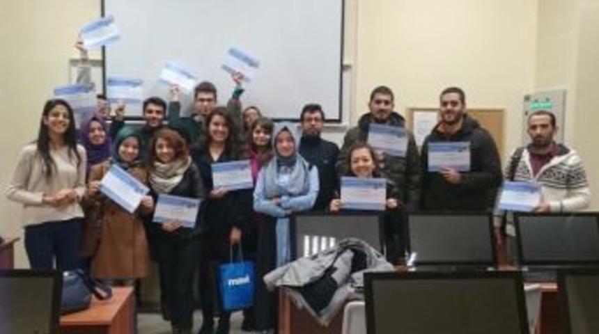 Yıldız Teknik Üniversitesi’nde Öğrenciden Öğrenciye Programlama Dili Eğitimi