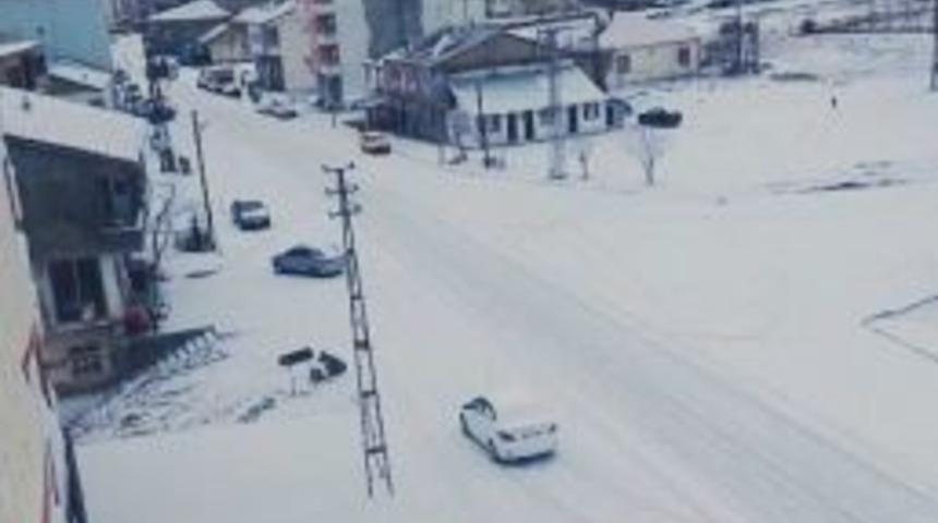 Sincik Yeni Yıla Kar Yağışıyla Girdi