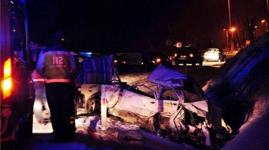 Tır&rsquo;ın &Ccedil;arptığı Otomobil S&uuml;r&uuml;c&uuml;s&uuml; &Ouml;ld&uuml;