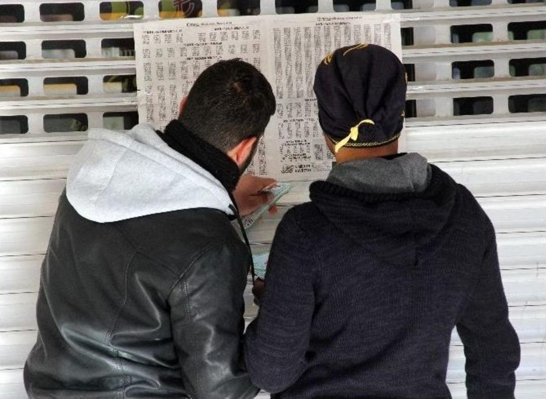 Adanalılar Milli Piyango M&uuml;d&uuml;rl&uuml;ğ&uuml;ne Koştu