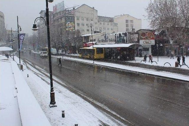 Malatyalılar Yeni Yıla Beyaz Örtüyle Uyandı