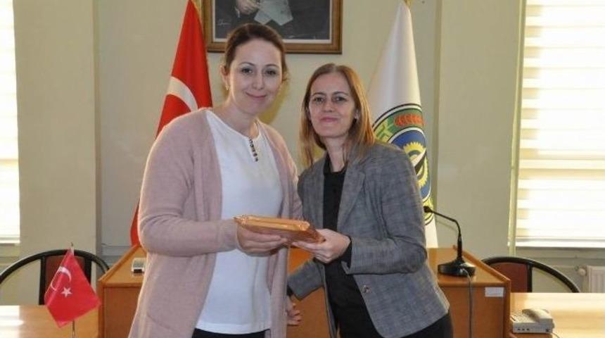 Başkan Vekili Nuran Başk&uuml;t&uuml;k, Birim M&uuml;d&uuml;rlerinin Yeni Yılını Kutladı