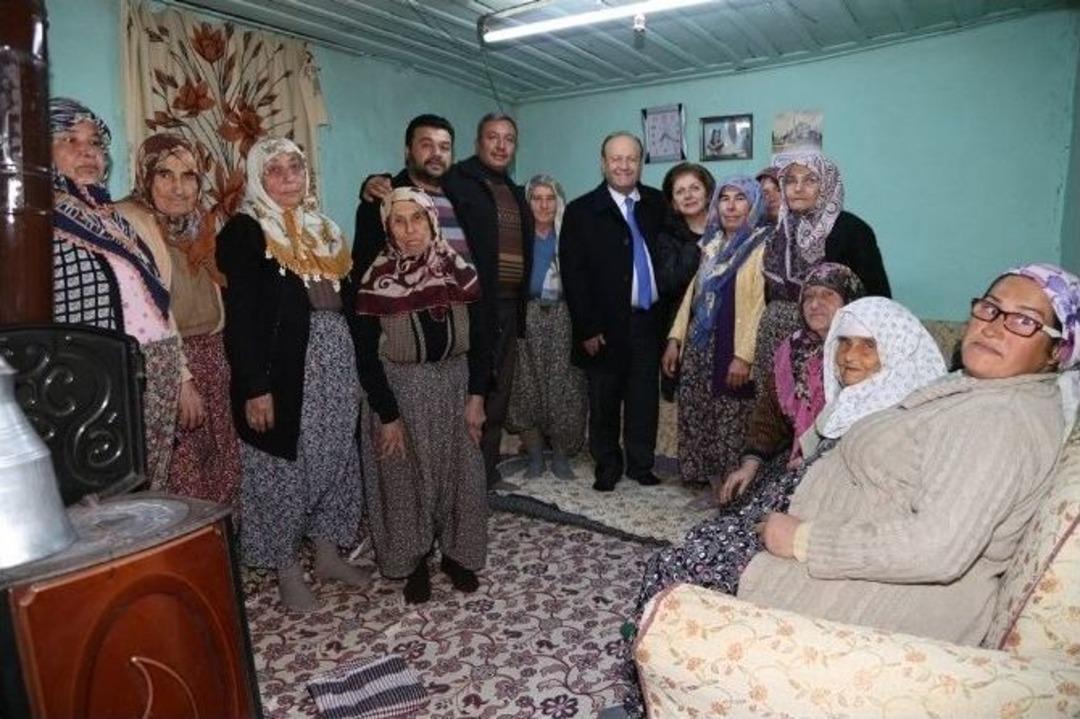 Başkan &Ouml;zakcan, Yeni Yıla Vatandaşlarla Beraber Girdi