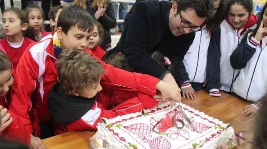 Başkan G&ouml;nen&ccedil; Sporcu &Ccedil;ocuklar Ve İş&ccedil;ilerle Yeni Yılı Kutladı