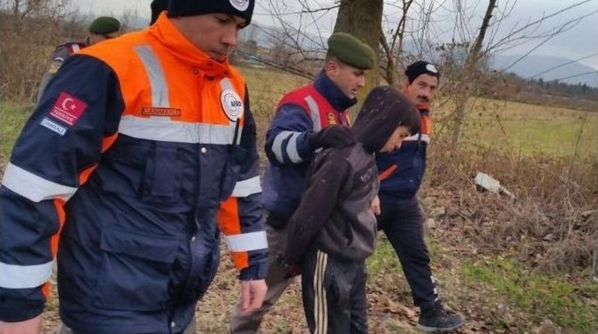 Yenice&rsquo;de Evine 2 G&uuml;nd&uuml;r D&ouml;nmeyen &Ccedil;ocuk Bir Barakada Bulundu