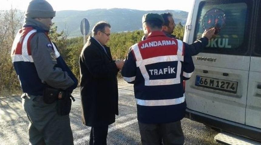 Akdağmadeni İl&ccedil;esinde K&ouml;ylerden &Ouml;ğrenci Taşıyan Servis Minib&uuml;sleri Denetlendi