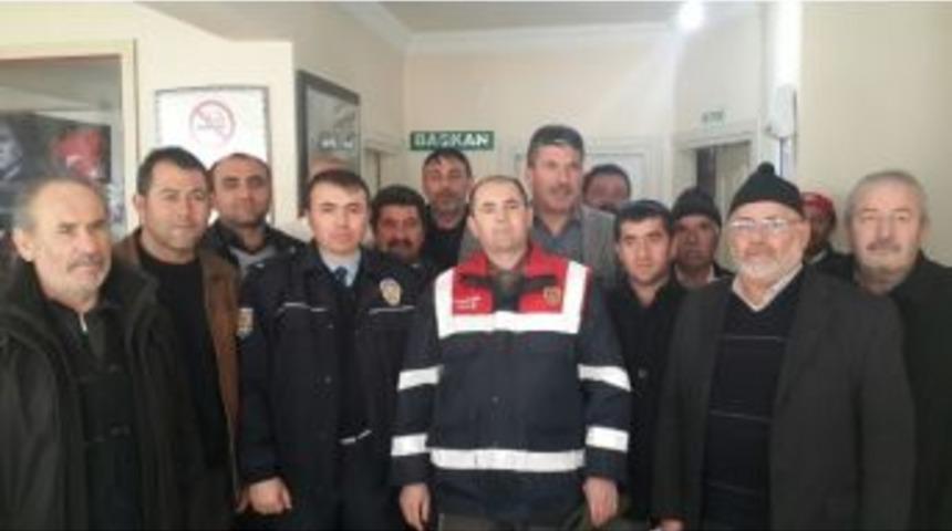 Akdağmadeni İl&ccedil;esinde &Ccedil;ift&ccedil;ilere Tarım Aletlerinin G&uuml;venli Kullanımı Anlatıldı