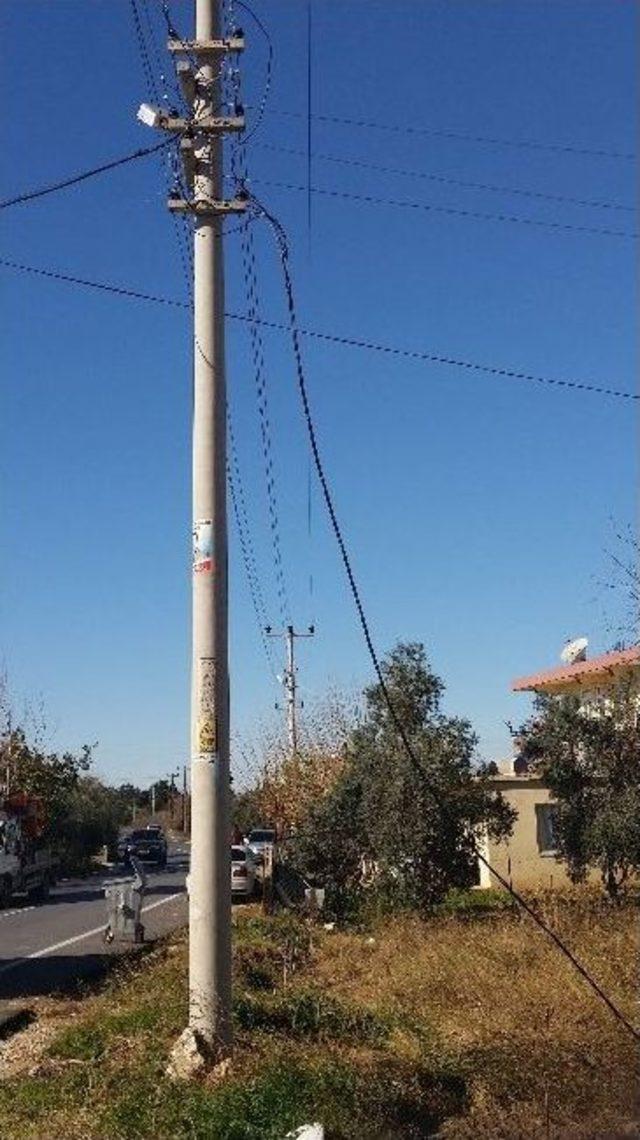 Kopan Elektrik Kablosu Mahalleliyi Sokağa Döktü, Korku Dolu Anlar Yaşattı