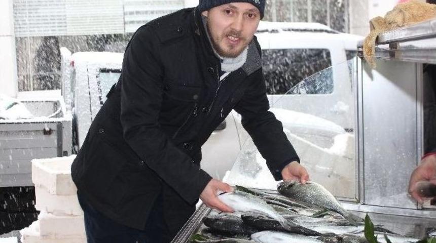 Kar Yağışı Balık&ccedil;ı Esnafını Vurdu
