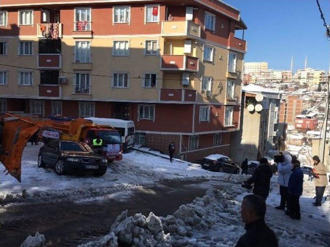 Yolda Kalan Ara&ccedil;ların İmdadına "alo Yolda Kaldım" Ekipleri Koştu