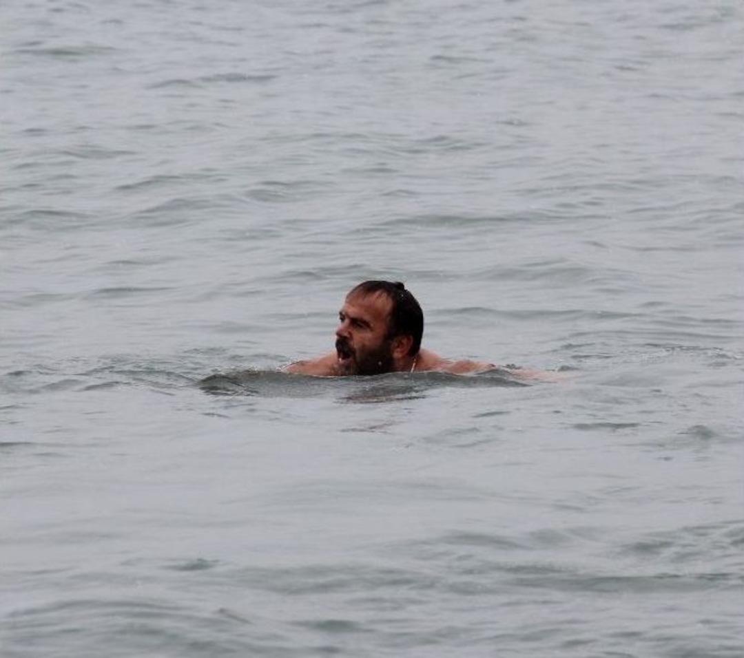 Eksi 3 Derecede Denize Girdi