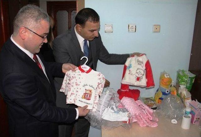 Bakan Ramazanoğlu’dan Terk Edilen Bebeğe Hediye Sepeti