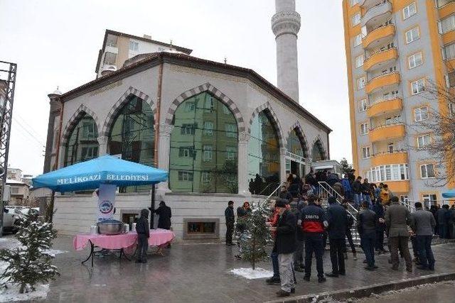 Başkan Büyükkılıç Ve Ekibi Aydınlıkevler Mahalle Halkı Ve Esnafı İle