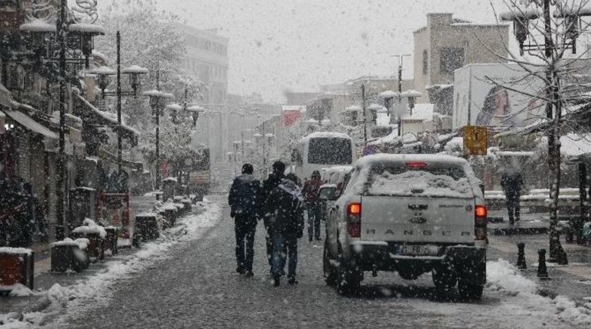 Diyarbakır&rsquo;da Kar Kalınlığı 40 Santimetreye Ulaştı