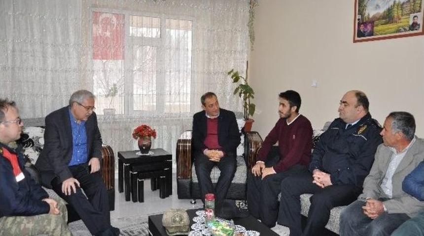 Vali G&uuml;ven&ccedil;er, Yaralı &Ouml;zel Harekat&ccedil;ıyı Ziyaret Etti