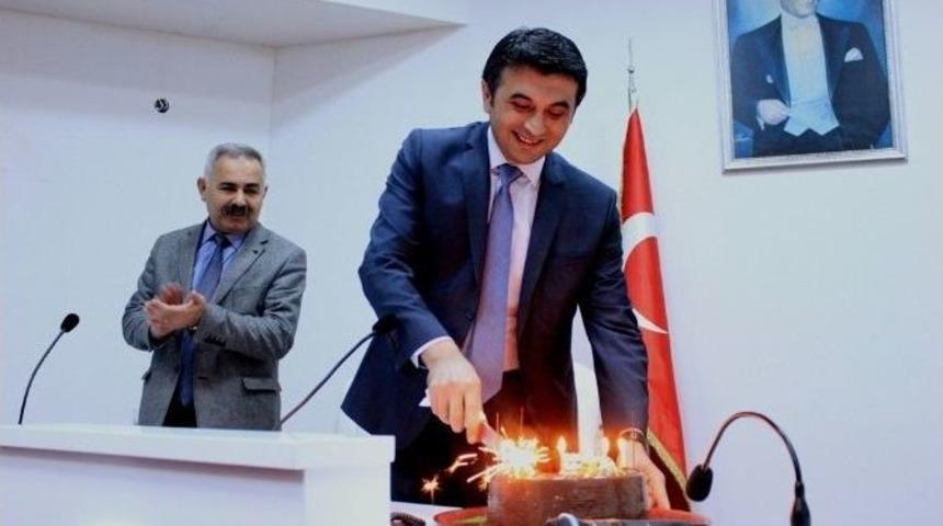 Başkan Sel&ccedil;uk&rsquo;a Personelinden S&uuml;rpriz Doğum G&uuml;n&uuml;