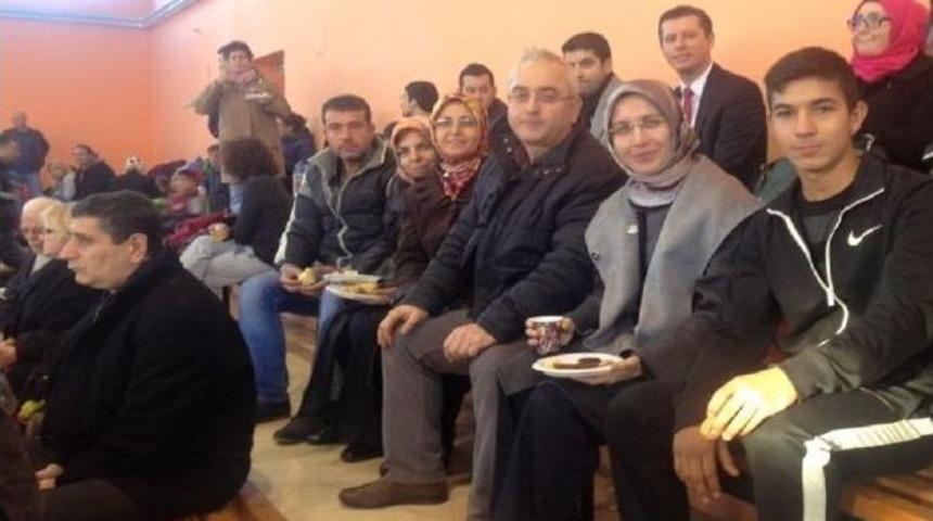 Kırcı&rsquo;dan Spor Salonuna Destek