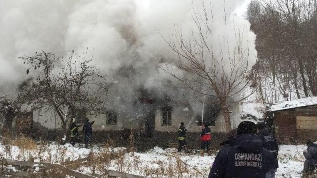 2 Katlı Evde &Ccedil;ıkan Yangın Korkuttu