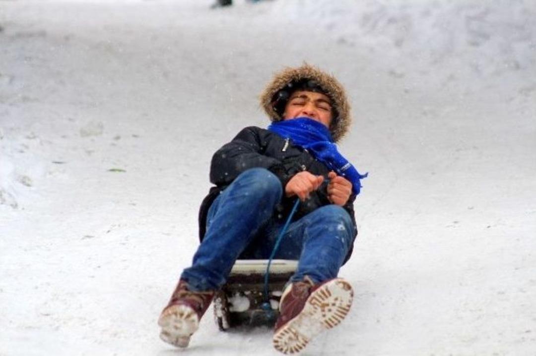 Erzurum&rsquo;da Kar Yağışı Ve Tipi