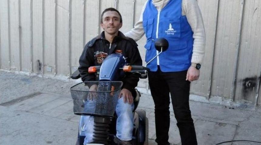 Aracı Par&ccedil;alanan Engelliye Deniz Feneri Destek &Ccedil;ıktı