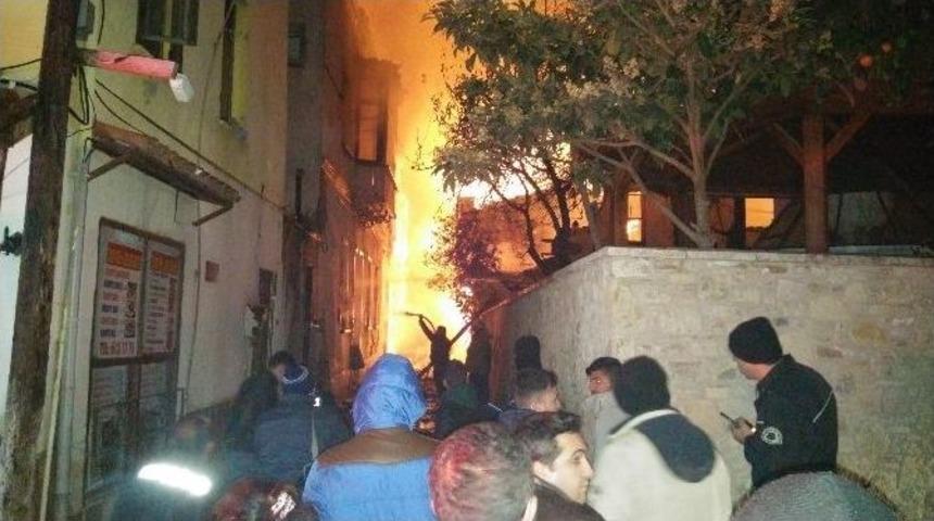 Kuşadası&rsquo;nın Tarihi Evlerinde Yangın