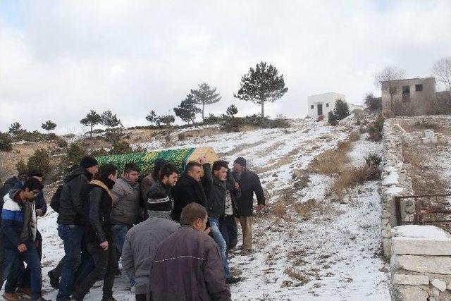 Silahlı Kavgada Öldürülen Anne Ve Oğlu Toprağa Verildi