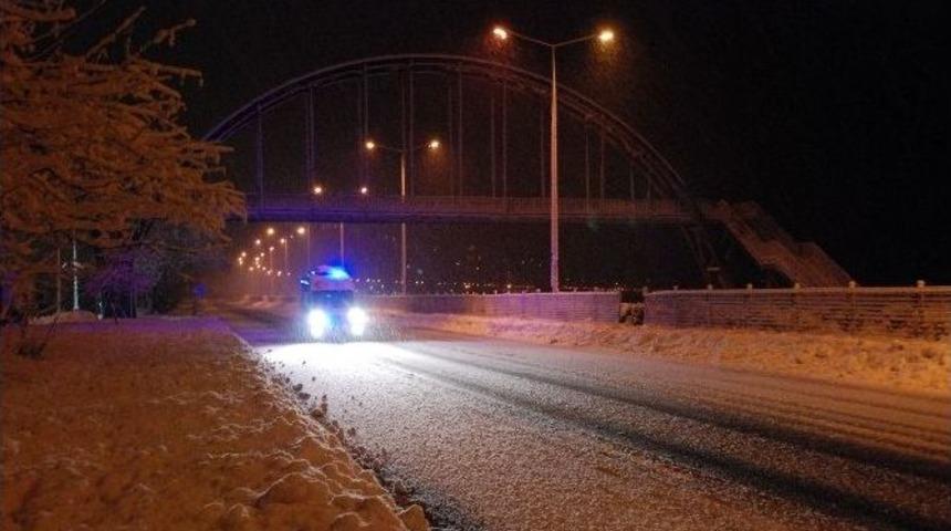 Karadeniz Sahil Yolu Beyaza B&uuml;r&uuml;nd&uuml;