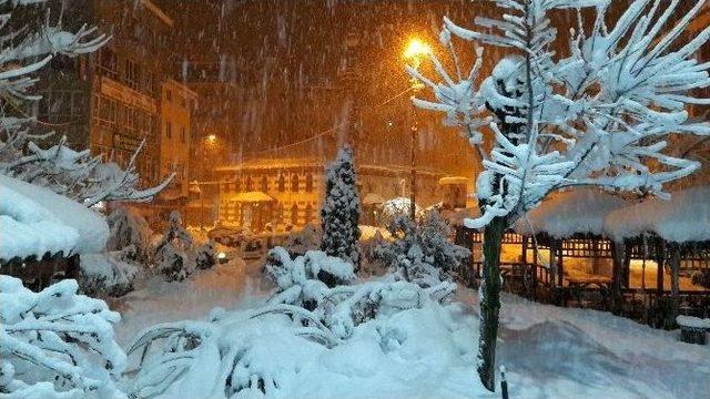 Karadeniz Sahil Yolu Beyaza Büründü