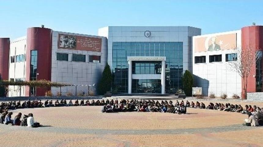 Gen&ccedil; Liderler Birlikte Kitap Okudu