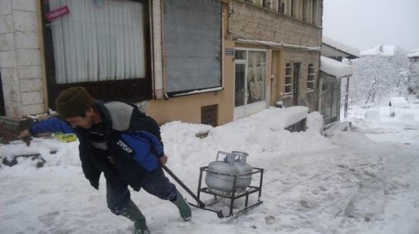 &Uuml;r&uuml;nlerini Kızak İle Ulaştırıyor