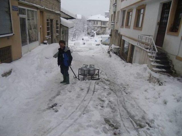 Ürünlerini Kızak İle Ulaştırıyor