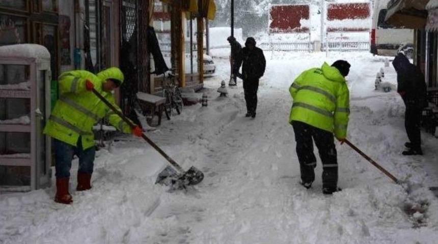 İnebolu&rsquo;da Kar Temizleme &Ccedil;alışmaları Aralıksız Devam Ediyor