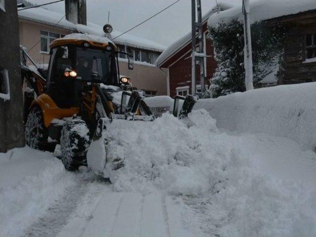 İnebolu’da Kar Temizleme Çalışmaları Aralıksız Devam Ediyor