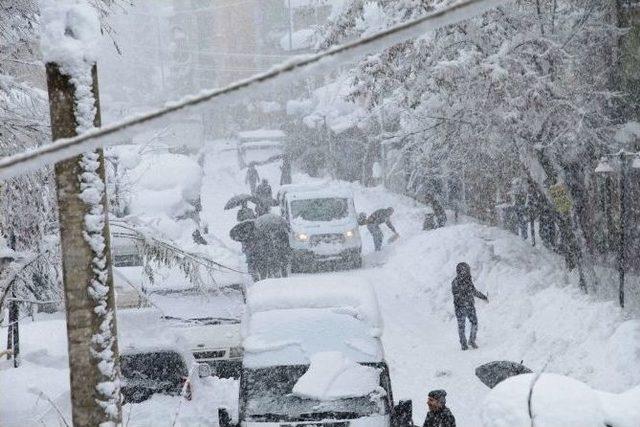 Van’da Kar Yağışı Hayatı Olumsuz Etkiliyor