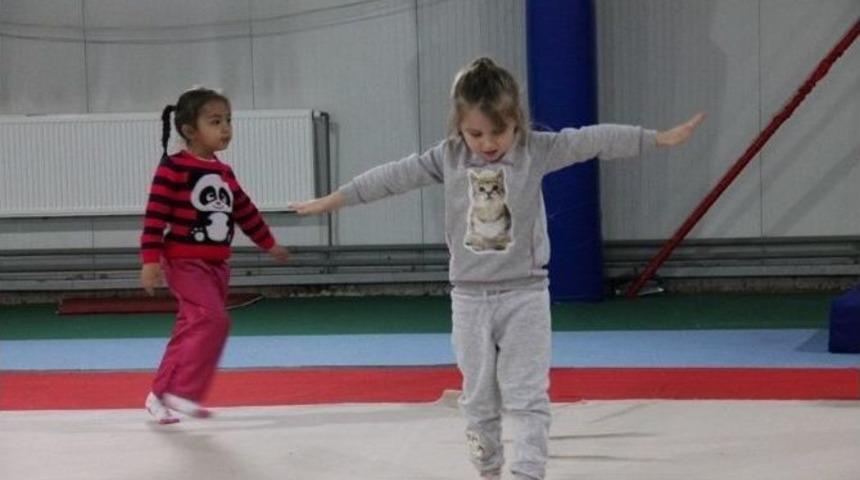 5 Yaşındaki &Ccedil;ocuklar Jimnastik İle B&uuml;y&uuml;yor