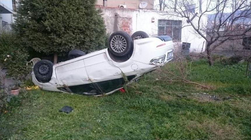 Takla Atan Otomobil Evin Bah&ccedil;esine U&ccedil;tu