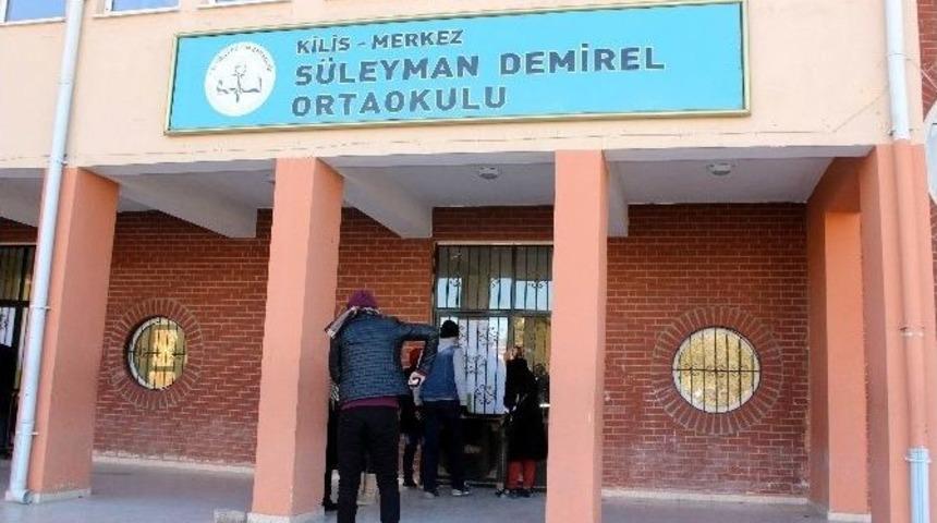 A&ccedil;ık &Ouml;ğretim Lisesi Sınavlarına Soğuk Havaya Rağmen İlgi Fazla Oldu