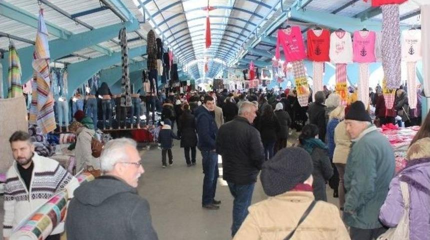 İstanbul&rsquo;da Yağan Kar, Edirne&rsquo;de Pazarı Vurdu