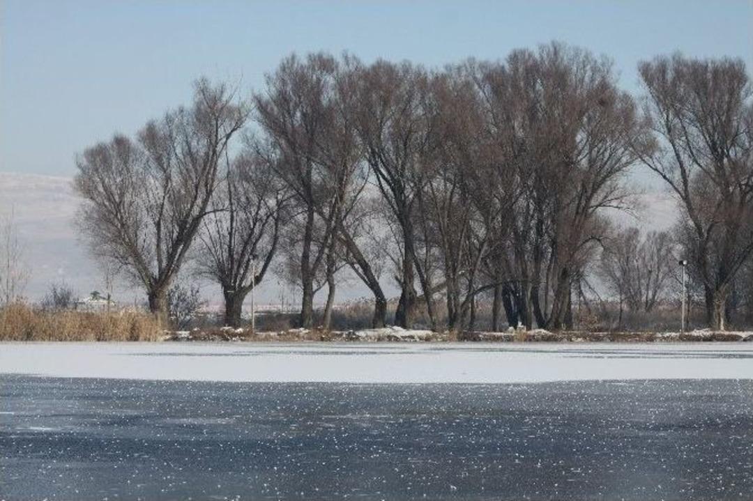 Kayseri Şeker G&ouml;l&uuml; Soğuktan Buz Tuttu