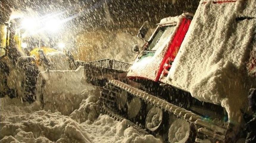 Hasta Kurtarmaya Giden Ambulans Mahsur Kaldı