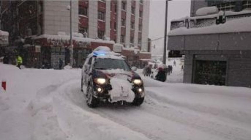 Umke Ekipleri Kar N&ouml;betinde