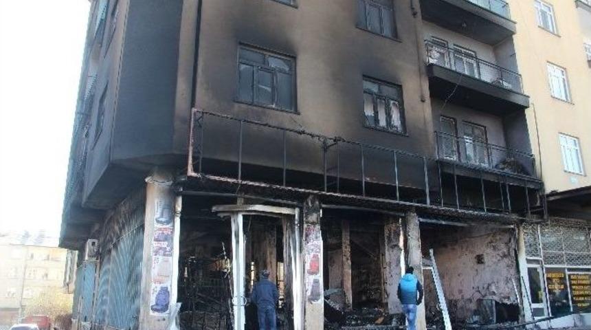 İş Yeri K&uuml;l Oldu, Apartman Sakinleri Canını Zor Kurtardı