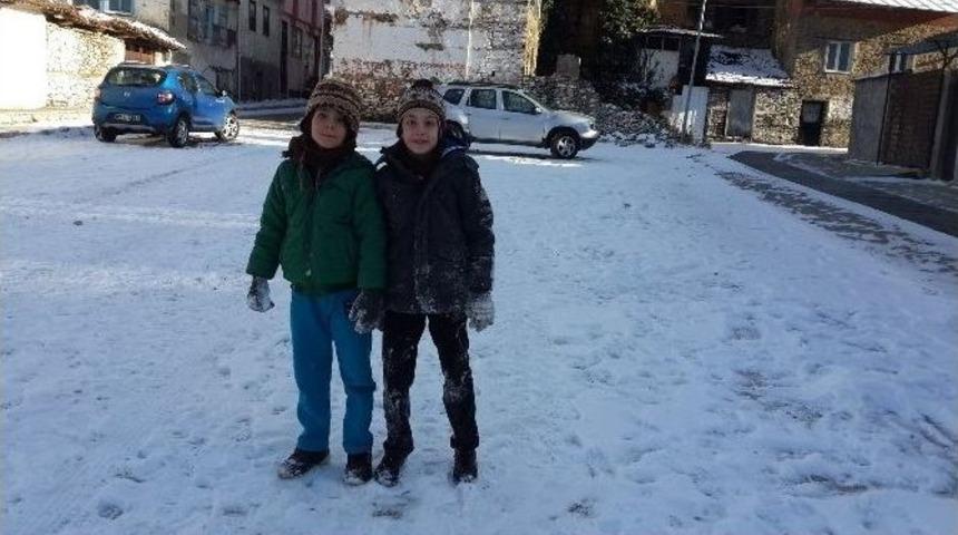 2 Bin 157 Rakımlı Bozdağ Karla Kaplandı