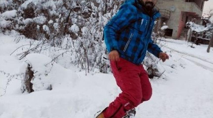 Sakarya&rsquo;da Sokakta Snowboard Yaptı