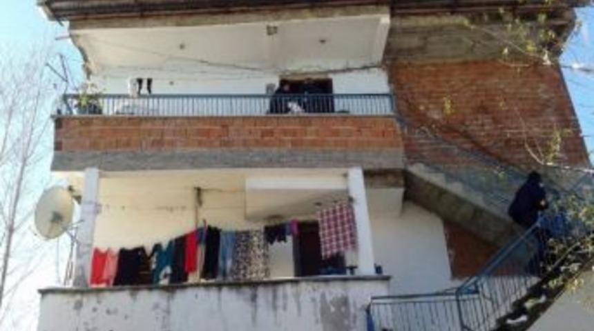 Altınları İ&ccedil;in Bı&ccedil;aklayarak &Ouml;ld&uuml;rd&uuml;ler