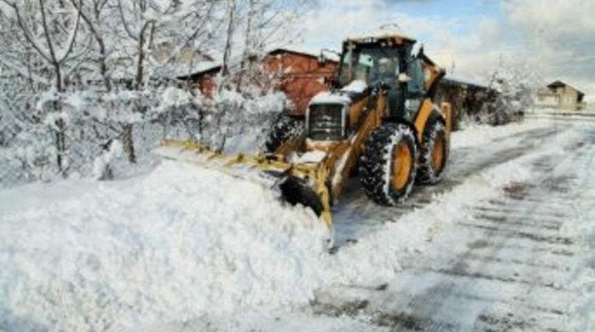 Başiskele’de Karla Mücadele Devam Ediyor